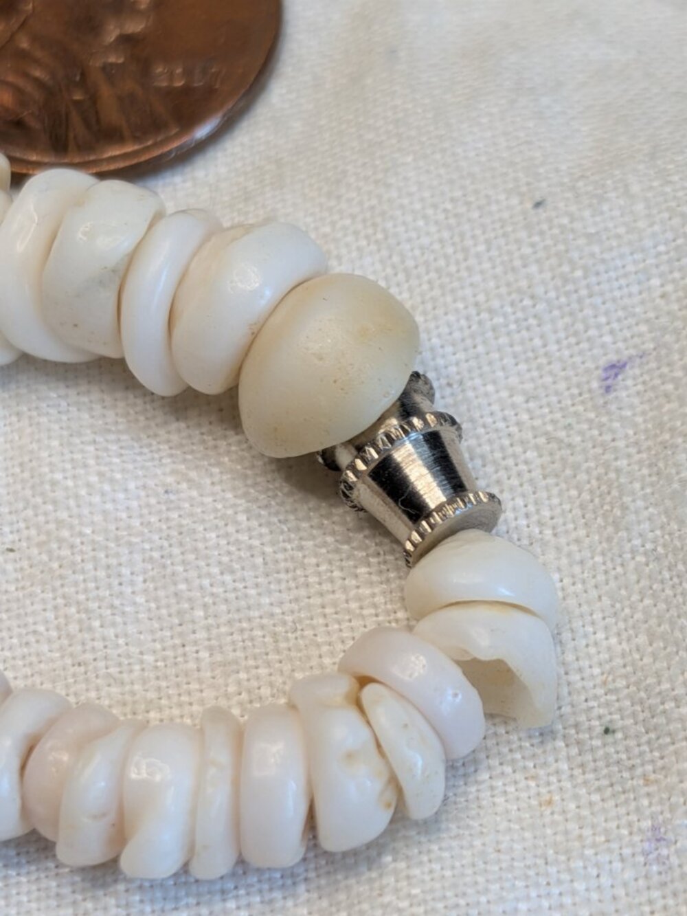 Vintage 1970s Hawaiian Puka Shell Necklace – 16" - Picture 3 of 6
